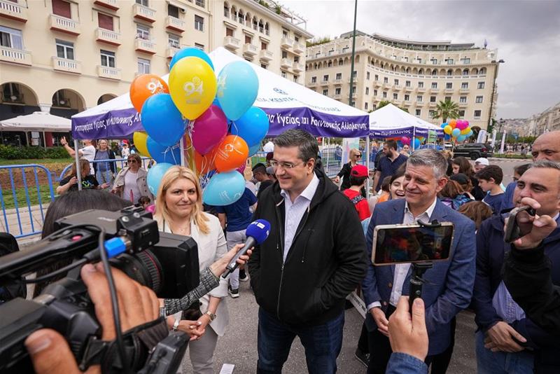 Ο Α. Τζιτζικώστας στις εκδηλώσεις για τα 94 χρόνια λαϊκών αγορών στην πλατεία Αριστοτέλους φωτο10 (29/5/2023)