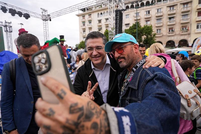 Ο Α. Τζιτζικώστας στις εκδηλώσεις για τα 94 χρόνια λαϊκών αγορών στην πλατεία Αριστοτέλους φωτο5 (29/5/2023)