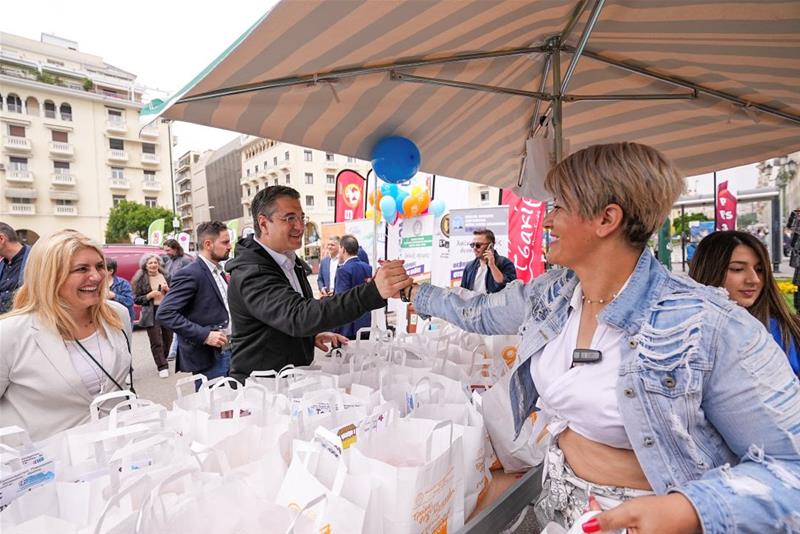 Ο Α. Τζιτζικώστας στις εκδηλώσεις για τα 94 χρόνια λαϊκών αγορών στην πλατεία Αριστοτέλους φωτο6 (29/5/2023)