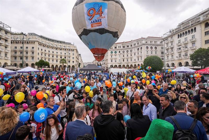 Ο Α. Τζιτζικώστας στις εκδηλώσεις για τα 94 χρόνια λαϊκών αγορών στην πλατεία Αριστοτέλους φωτο8 (29/5/2023)