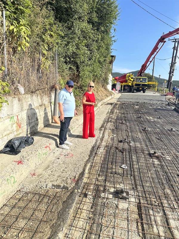 Αυτοψία της Αντιπεριφερειάρχη Πιερίας Σοφίας Μαυρίδου στις εργασίες αποκατάστασης του οδικού δικτύου στο Μοσχοπόταμο (4/9/2023)
