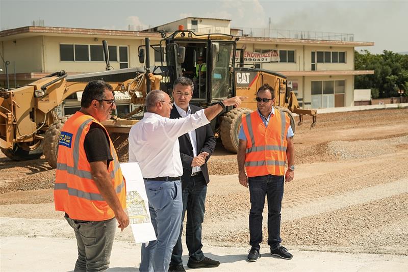 Αυτοψία του Περιφερειάρχη Κ. Μακεδονίας Απ.Τζιτζικώστα στις εργασίες της Περιφέρειας στον ανισόπεδο κόμβο Κ16 στη δυτική Θεσσαλονίκη φωτο2 (28/8/2023)