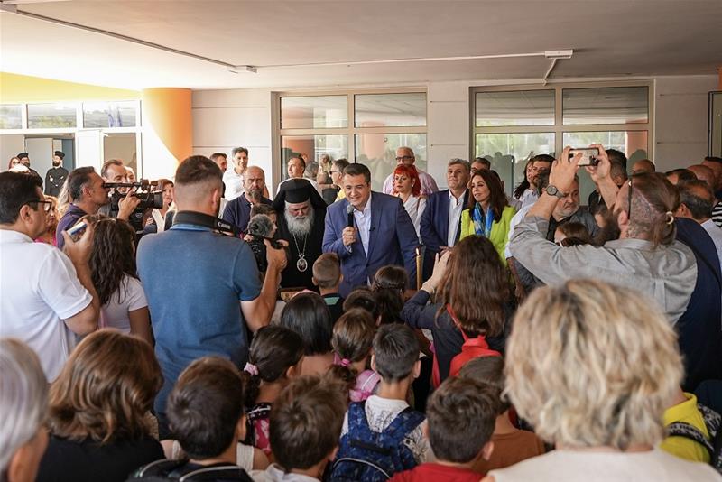 Στον αγιασμό και τα εγκαίνια του 24ου Δημοτικού Σχολείου Ευόσμου, που κατασκευάστηκε με πόρους της Περιφέρειας Κεντρικής Μακεδονίας, ο Περιφερειάρχης Απόστολος Τζιτζικώστας φώτο 7 (11/9/2023)