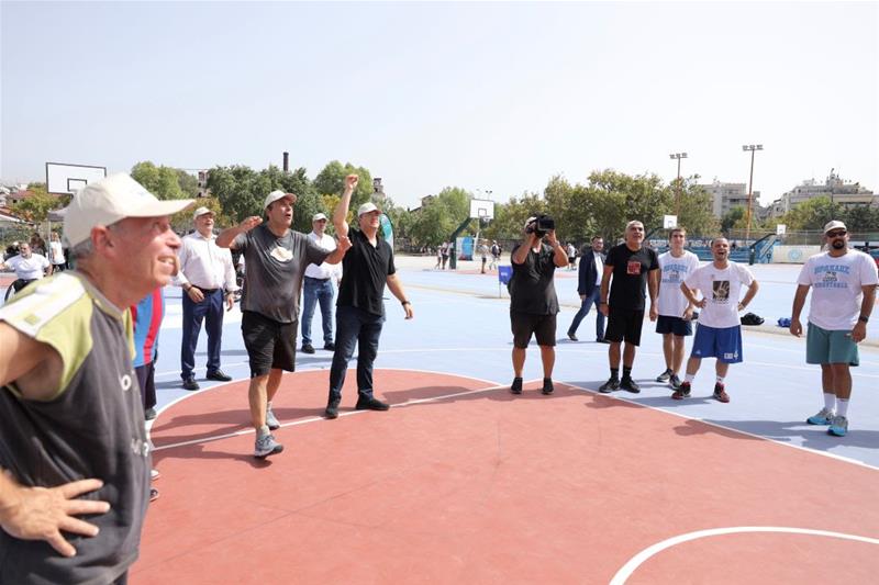 Ο Α. Τζιτζικώστας στο Τουρνουά Μπάσκετ ΟΧΙ ΣΤΗ ΒΙΑ στη μνήμη του Άλκη Καμπανού φωτο1 (23/9/2023)