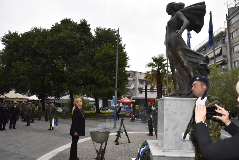Κατάθεση στεφάνου από την Αντιπεριφερειάρχη Πιερίας για τον Εορτασμό του Μακεδονικού Αγώνα (22/10/2023)