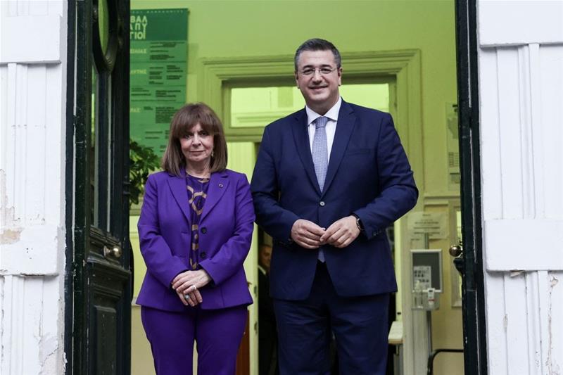 Συνάντηση του Περιφερειάρχη Κ. Μακεδονίας Α. Τζιτζικώστα με την Πρόεδρο της Δημοκρατίας Κ. Σακελλαροπούλου φωτο10 (27/10/2023)