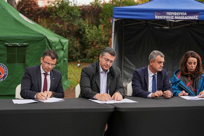 Παράδοση εξοπλισμού και υλικών έκτακτων αναγκών σε νοσοκομεία, ΕΚΑΒ, ΠΥ, εθελοντές φωτο10 (17/11/2023)