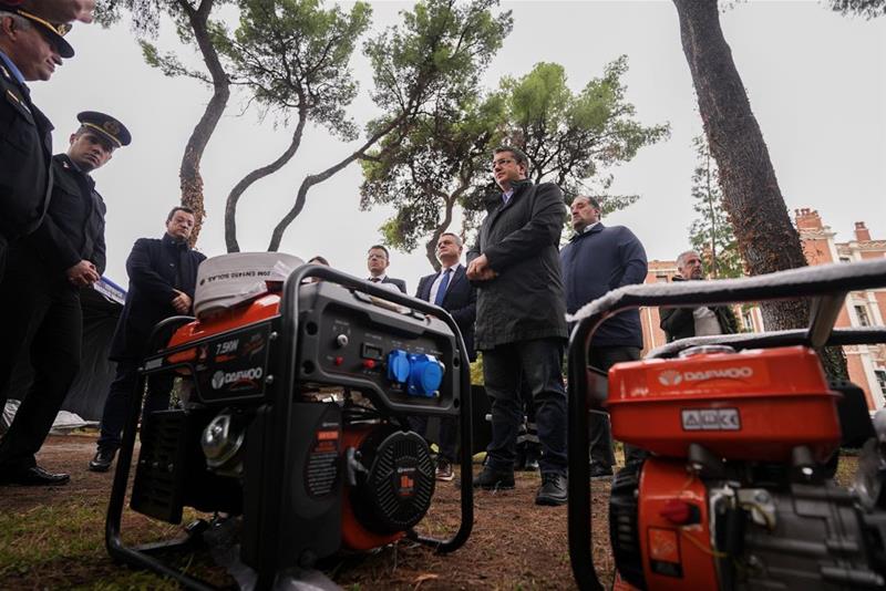 Παράδοση εξοπλισμού και υλικών έκτακτων αναγκών σε νοσοκομεία, ΕΚΑΒ, ΠΥ, εθελοντές φωτο2 (17/11/2023)