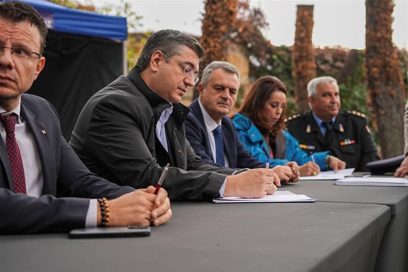 Παράδοση εξοπλισμού και υλικών έκτακτων αναγκών σε νοσοκομεία, ΕΚΑΒ, ΠΥ, εθελοντές φωτο9 (17/11/2023)