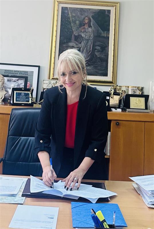 Η Αντιπεριφερειάρχης Πιερίας υπογράφει Εργολαβική Σύμβαση για τη διαγράμμιση του οδικού δικτύου (31/10/2023)