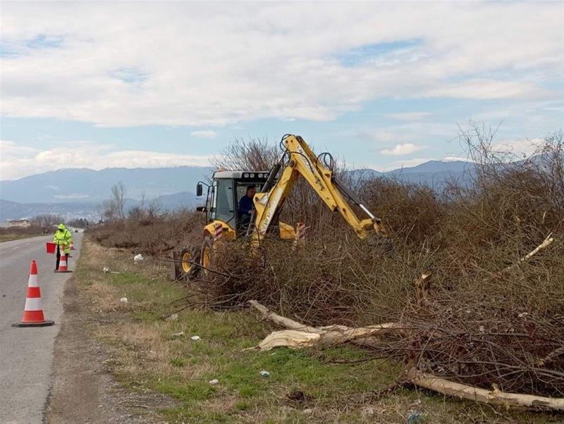 Συντήρηση και καθαρισμός τεχνικών ρείθρων, τάφρων και φρεατίων στο Εθνικό και Επαρχιακό οδικό δίκτυο, αρμοδιότητας της Π.Ε. Ημαθίας (16/2/2024)