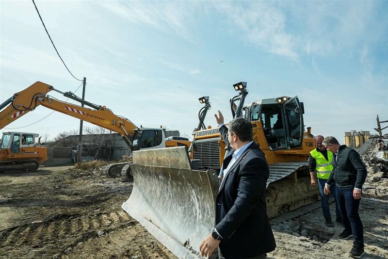 Ο Α. Τζιτζικώστας στην έναρξη κατεδάφισης κτισμάτων των παλιών βυρσοδεψείων στη δυτική Θεσσαλονίκη φωτο6 (27/2/2024)